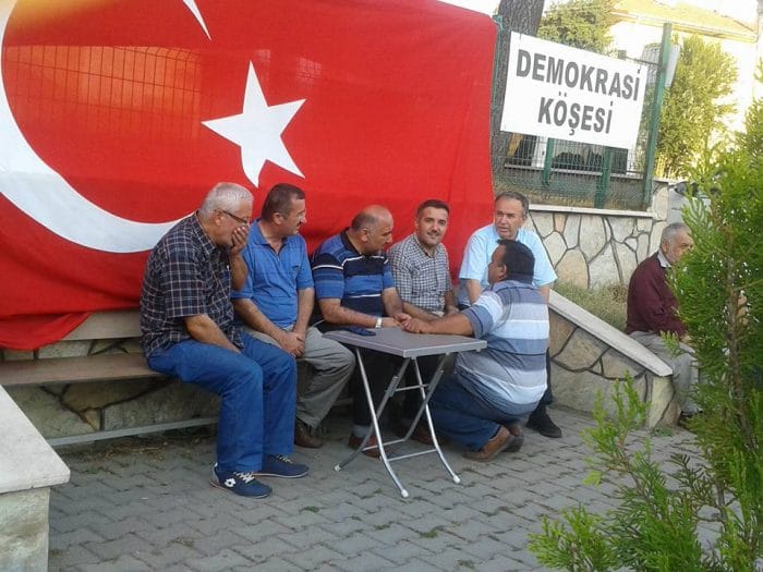 Mengen halkı son gün demokrasi nöbetinde 6 13891862_1682368182086956_229737241992498351_n